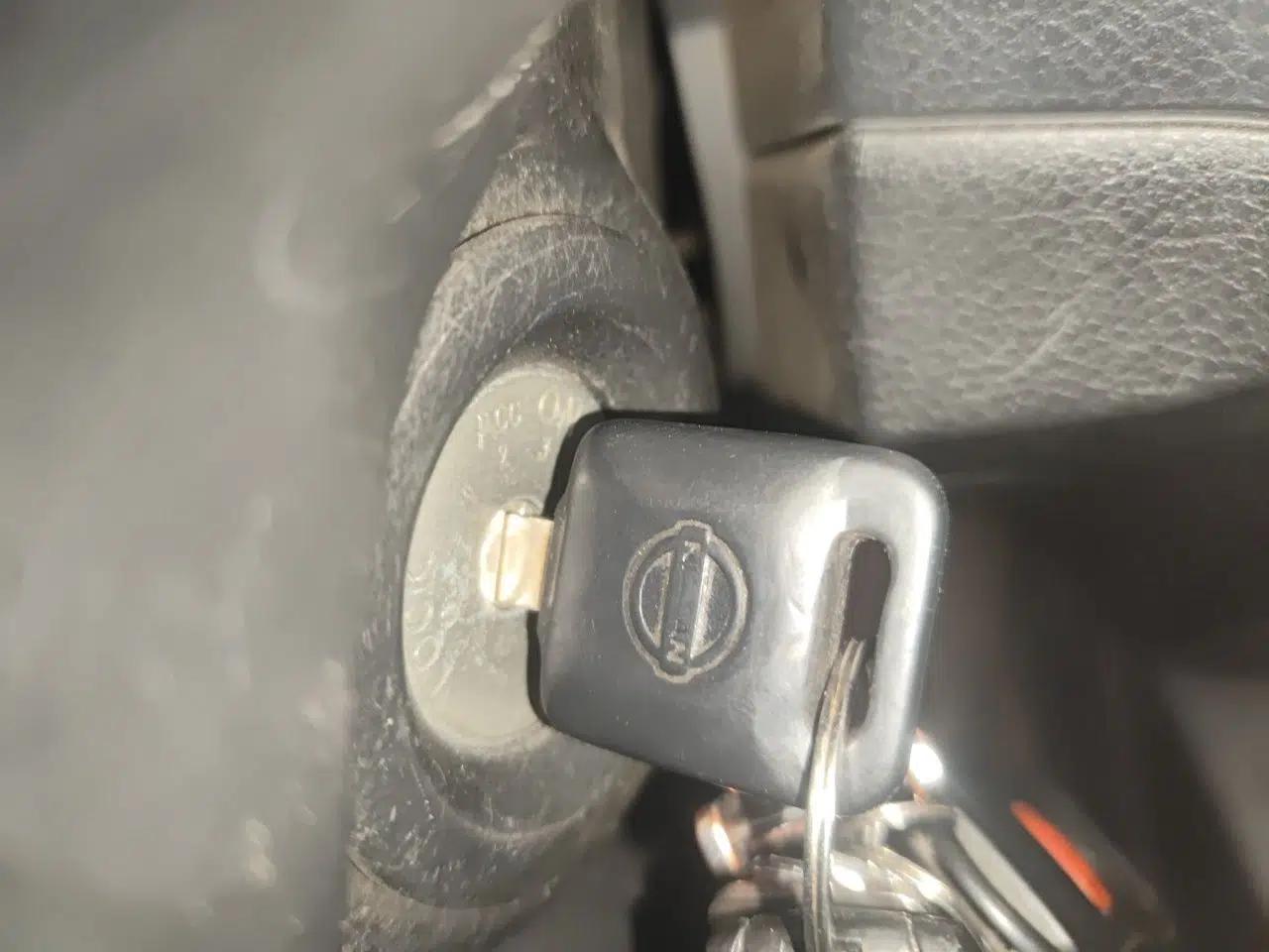 Nissan Livina 2013 Jinrui 1.6XL CVT Comfort Edition — миниатюра 9