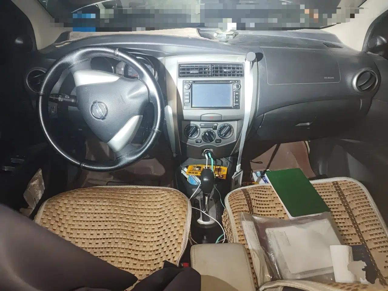 Nissan Livina 2013 Jinrui 1.6XL CVT Comfort Edition — миниатюра 10