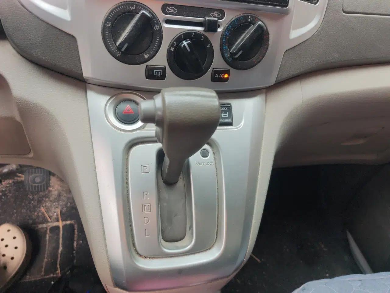 Nissan NV200 2018 1.6L CVT Luxury Model — миниатюра 15