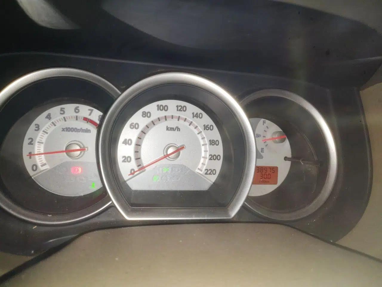 Nissan Tiida Sedan 2009 1.6L Automatic Tech Edition — миниатюра 12