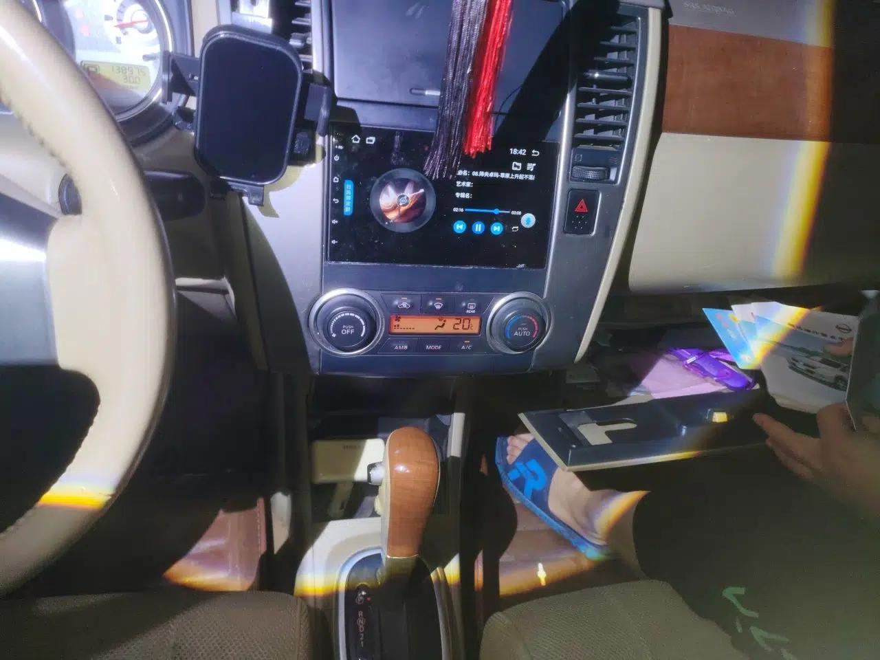 Nissan Tiida Sedan 2009 1.6L Automatic Tech Edition — миниатюра 14