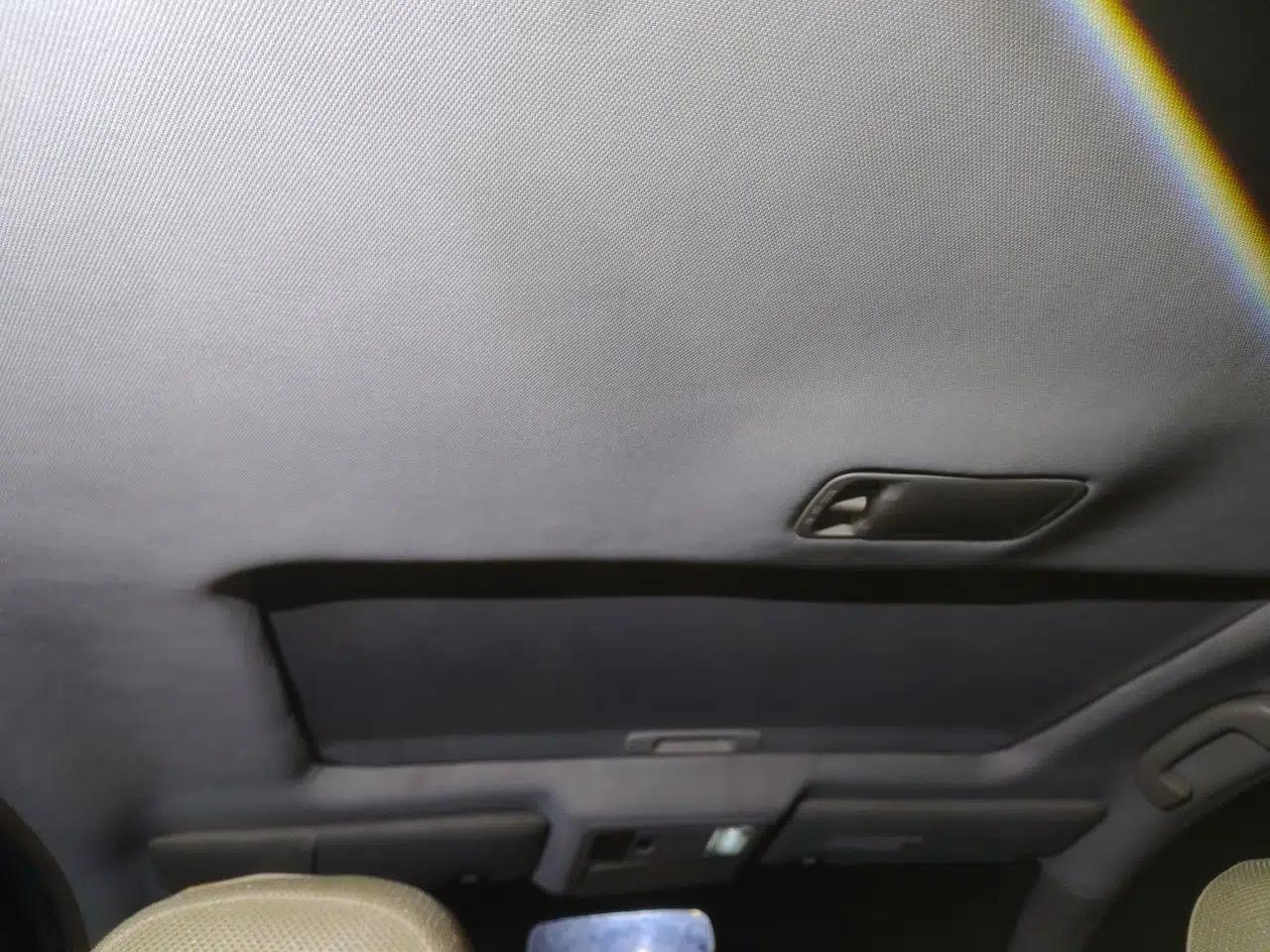 Nissan Tiida Sedan 2009 1.6L Automatic Tech Edition — миниатюра 19