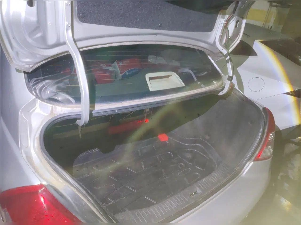 Nissan Tiida Sedan 2009 1.6L Automatic Tech Edition — миниатюра 20