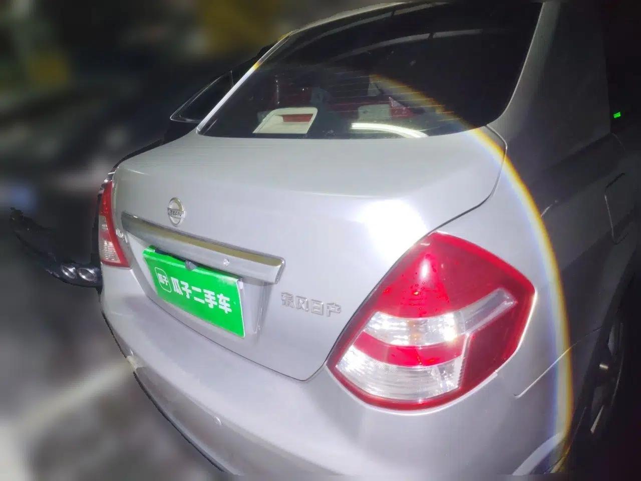 Nissan Tiida Sedan 2009 1.6L Automatic Tech Edition — миниатюра 5