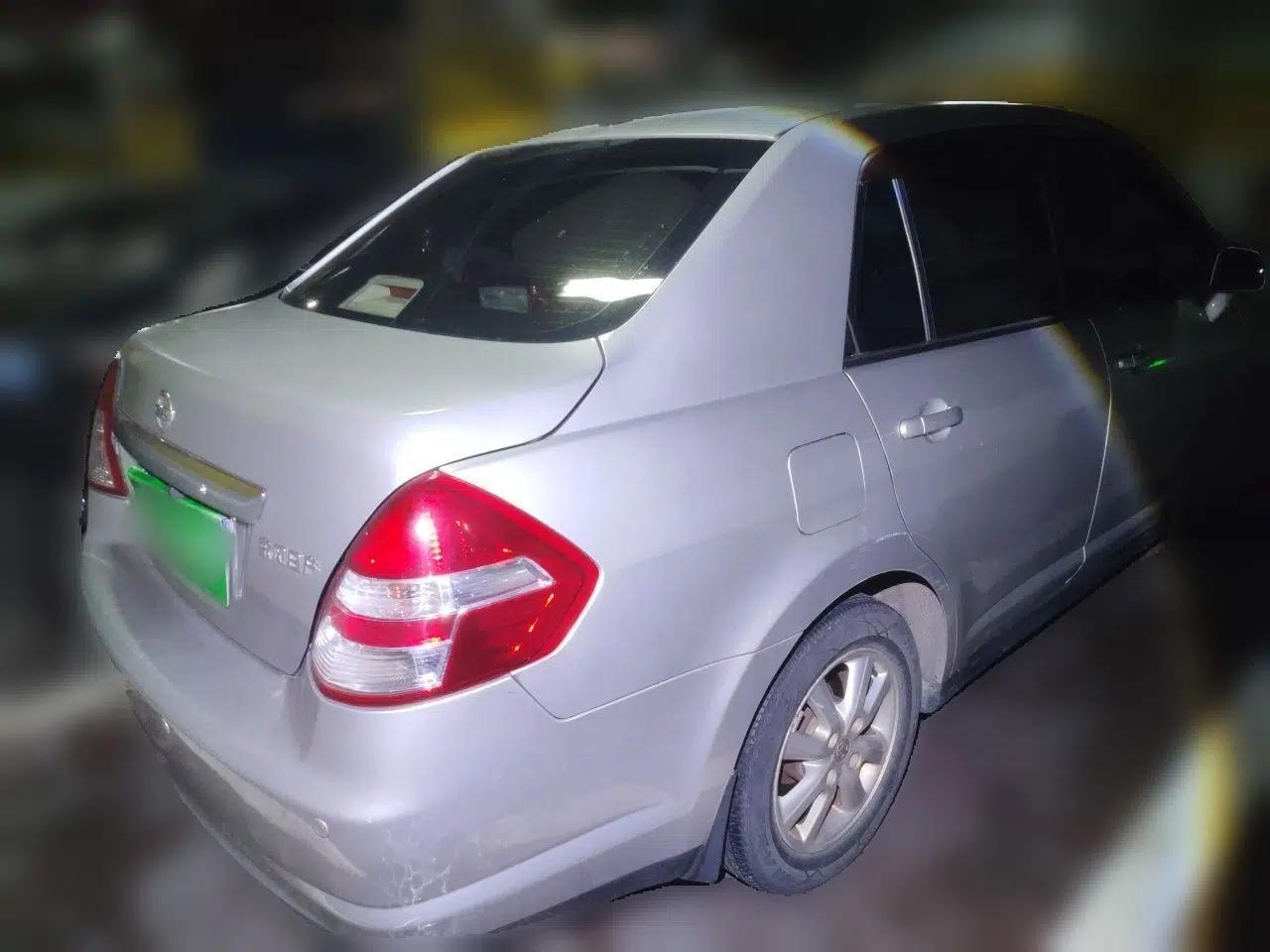 Nissan Tiida Sedan 2009 1.6L Automatic Tech Edition — миниатюра 6