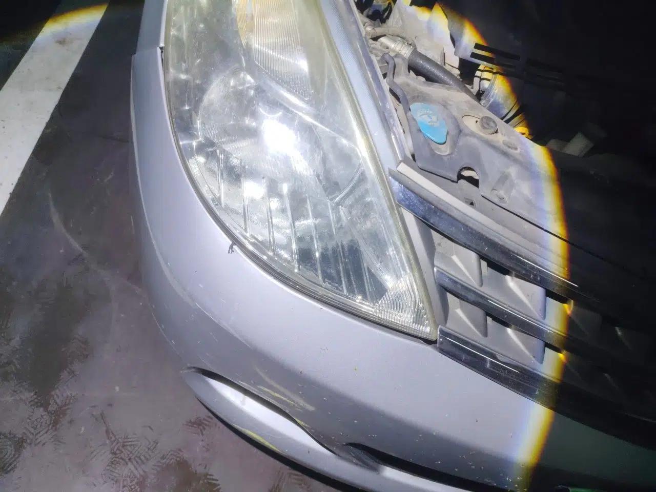 Nissan Tiida Sedan 2009 1.6L Automatic Tech Edition — миниатюра 7