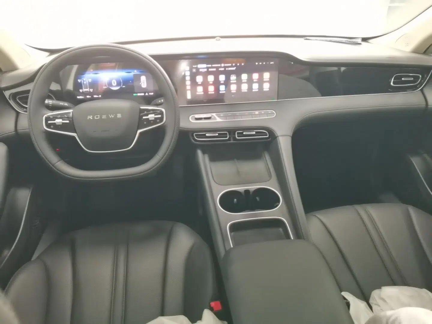 Roewe D7 2025 DMH 125km World Champion Edition — миниатюра 13