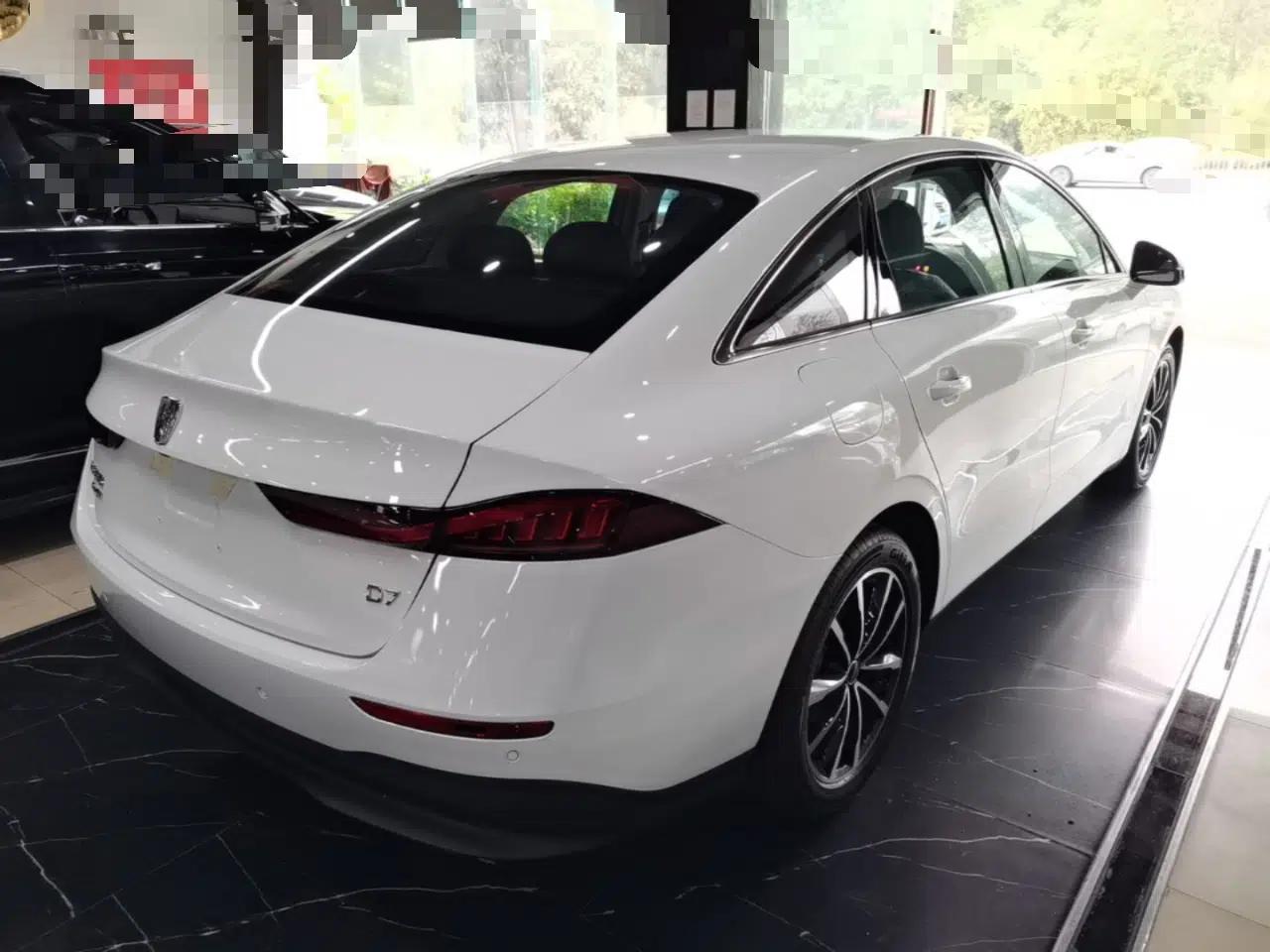 Roewe D7 2025 DMH 125km World Champion Edition — миниатюра 6