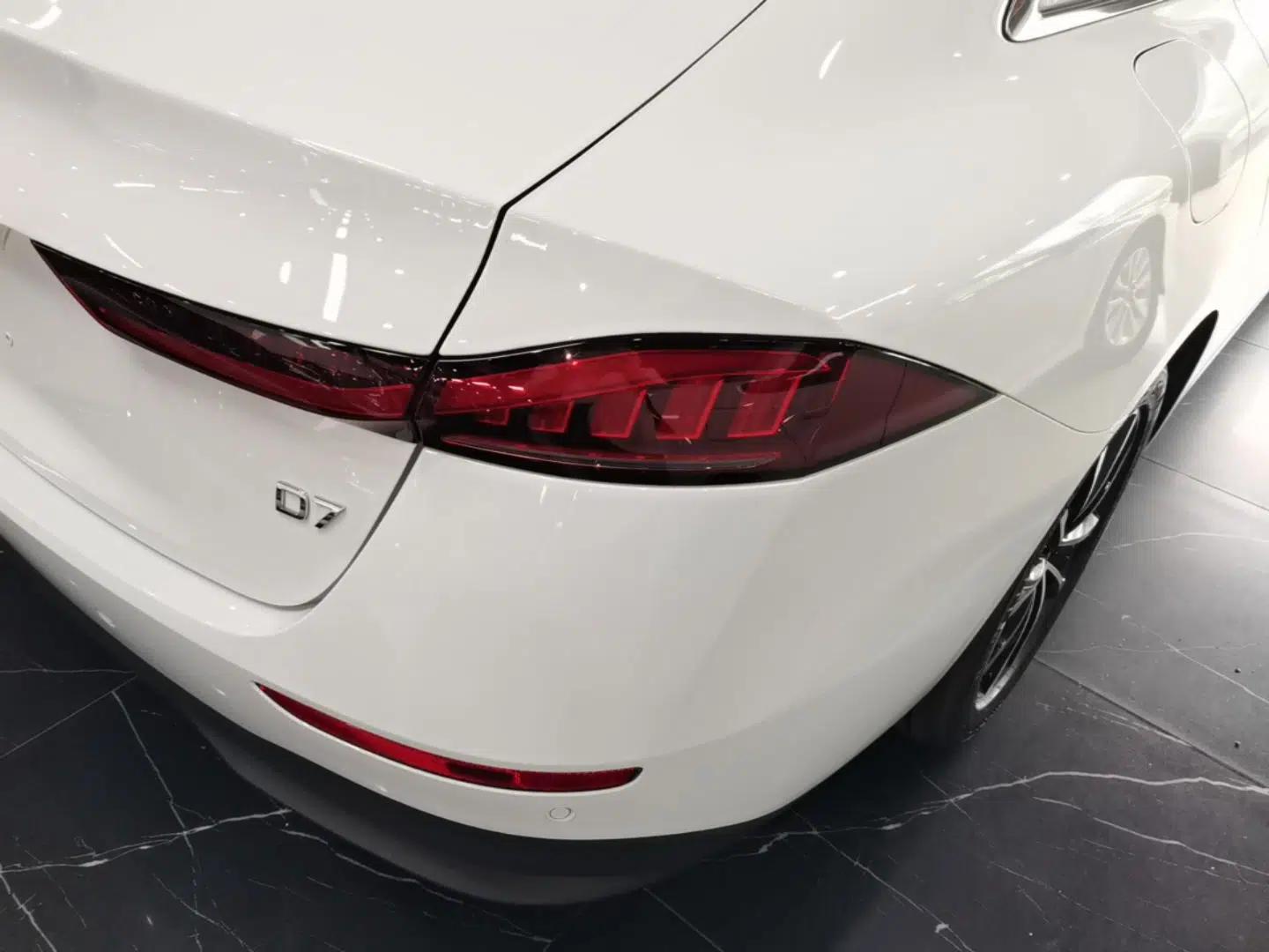 Roewe D7 2025 DMH 125km World Champion Edition — миниатюра 7