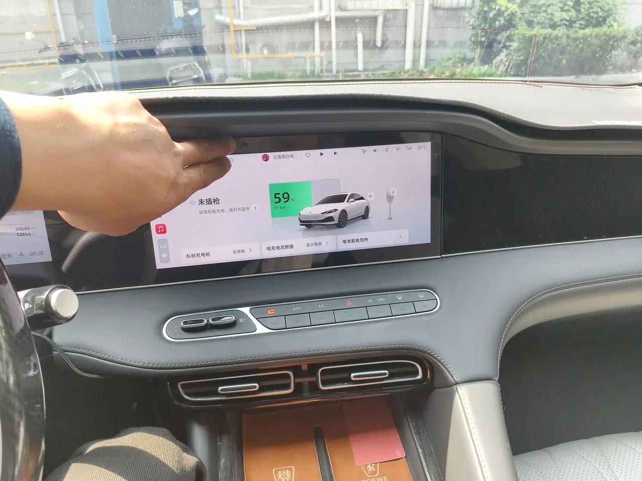 Roewe D7 2023 DMH 125km Superior Edition — миниатюра 14