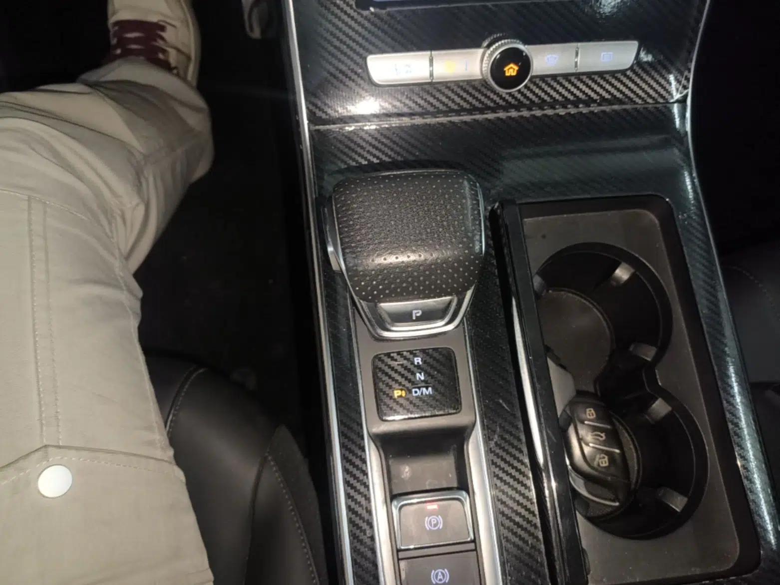 Roewe RX5 MAX 2019 300TGI Automatic Smart Cabin Flagship Edition — миниатюра 17
