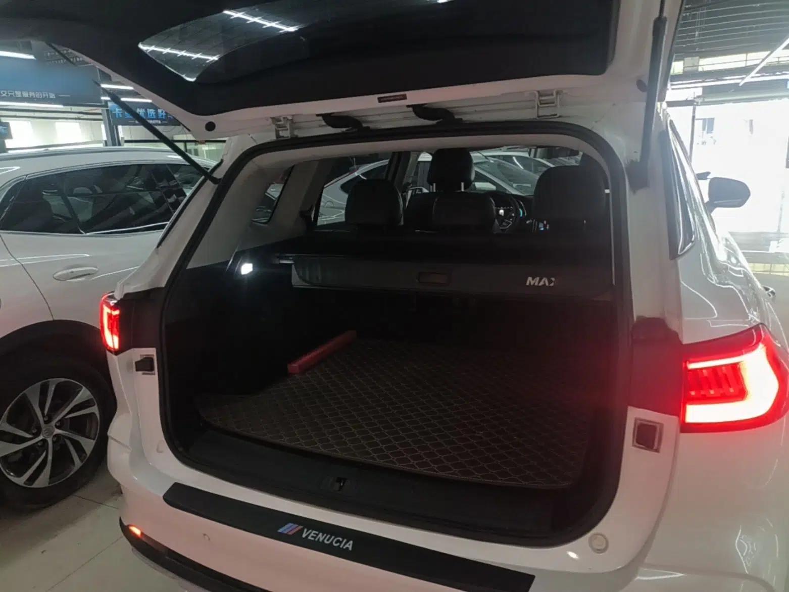 Roewe RX5 MAX 2019 300TGI Automatic Smart Cabin Flagship Edition — миниатюра 22