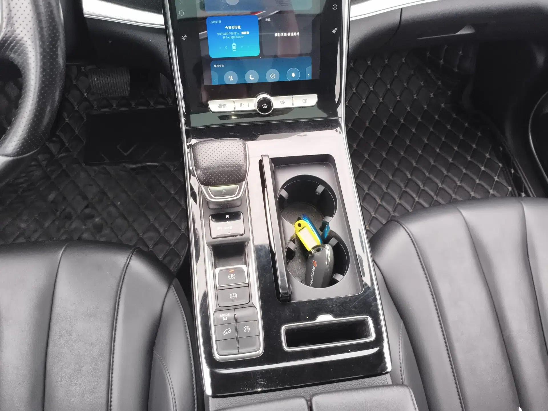 Roewe RX5 MAX 2019 400TGI Automatic Smart Cabin Luxury Edition — миниатюра 16