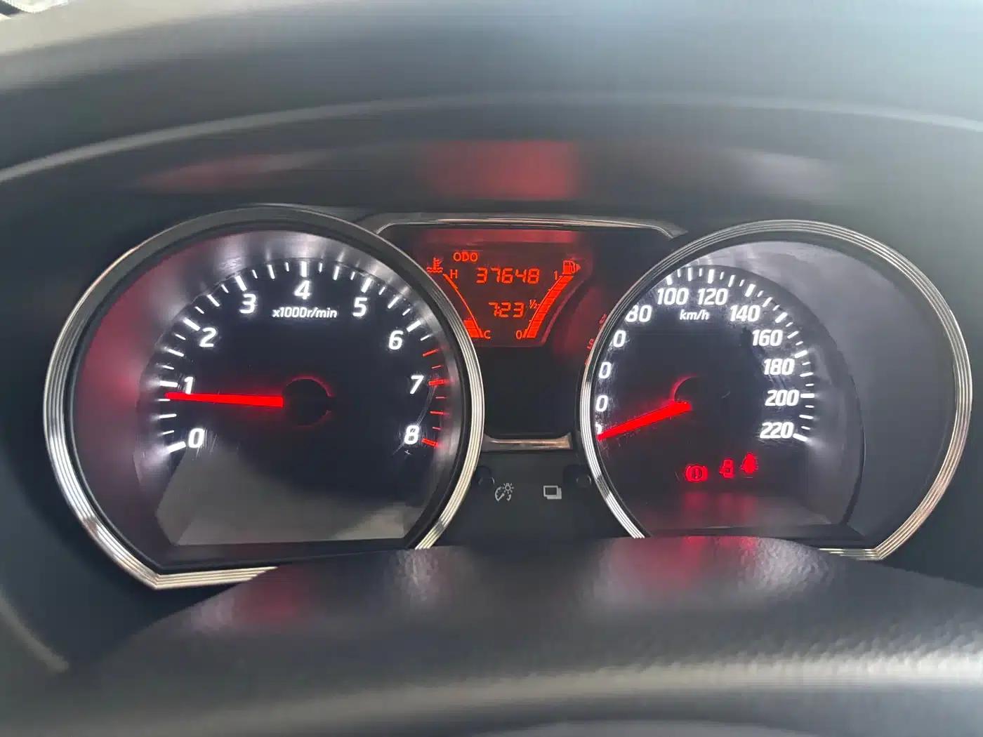 Nissan Livina 2015 1.6XE Manual Comfort Edition — миниатюра 14