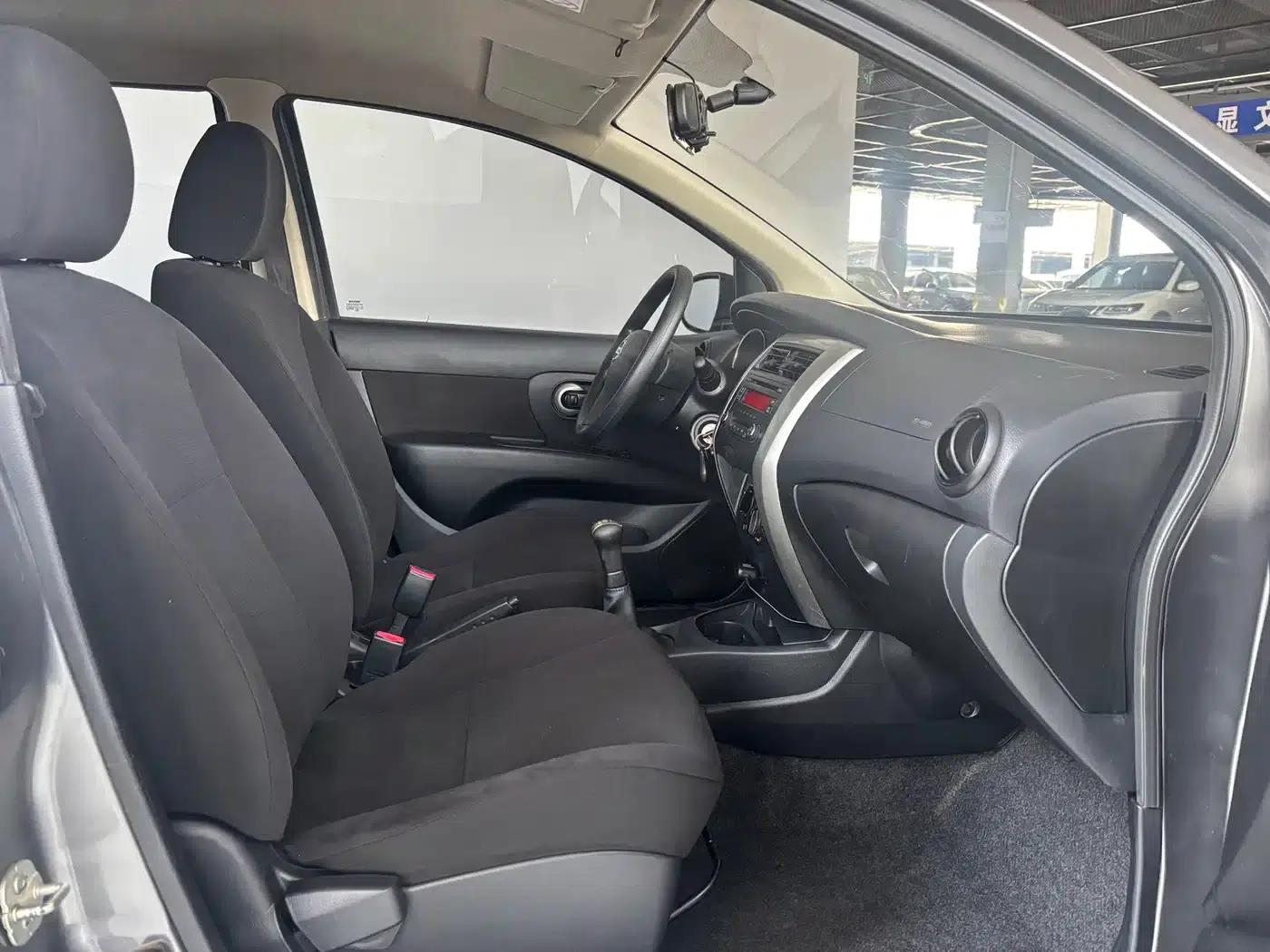 Nissan Livina 2015 1.6XE Manual Comfort Edition — миниатюра 4