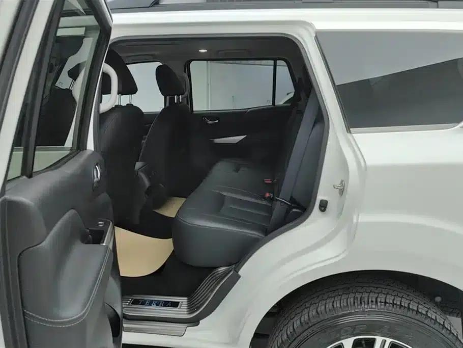 Nissan Terra 2020 2.5L XL Upper Automatic 2WD Luxury Edition — миниатюра 11