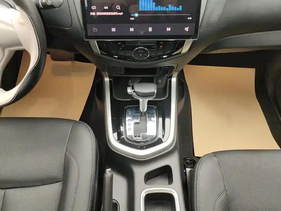 Nissan Terra 2020 2.5L XL Upper Automatic 2WD Luxury Edition — миниатюра 16