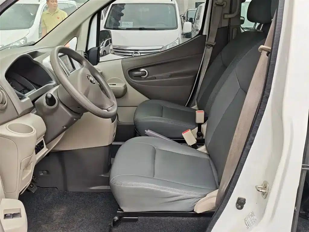 Nissan NV200 2018 1.6L CVT Luxury — миниатюра 12