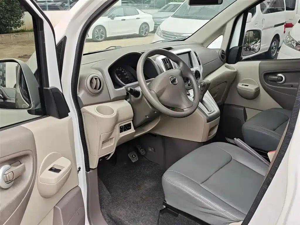Nissan NV200 2018 1.6L CVT Luxury — миниатюра 6