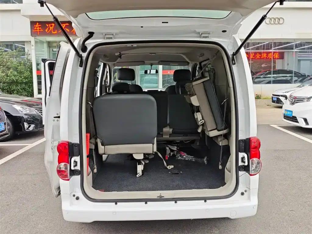 Nissan NV200 2018 1.6L CVT Luxury — миниатюра 8