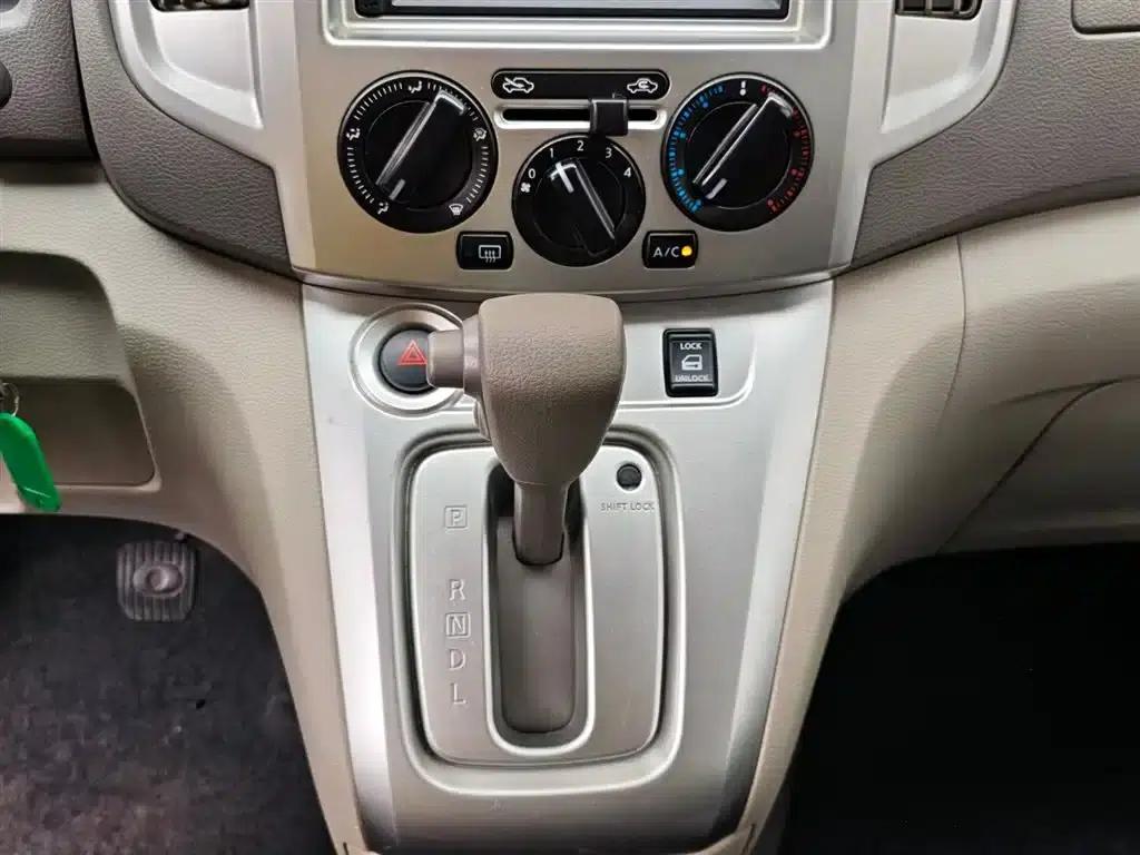 Nissan NV200 2018 1.6L CVT Luxury — миниатюра 10