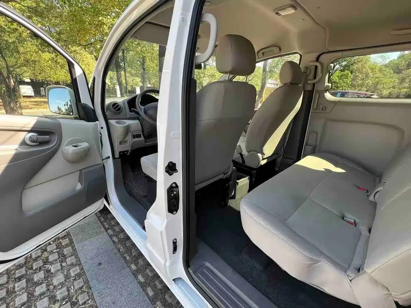 Nissan NV200 2018 1.6L CVT Luxury — миниатюра 11
