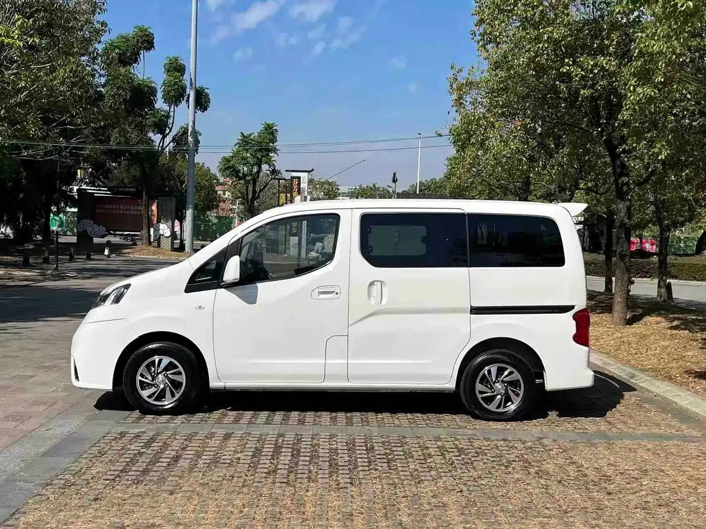 Nissan NV200 2018 1.6L CVT Luxury — миниатюра 7
