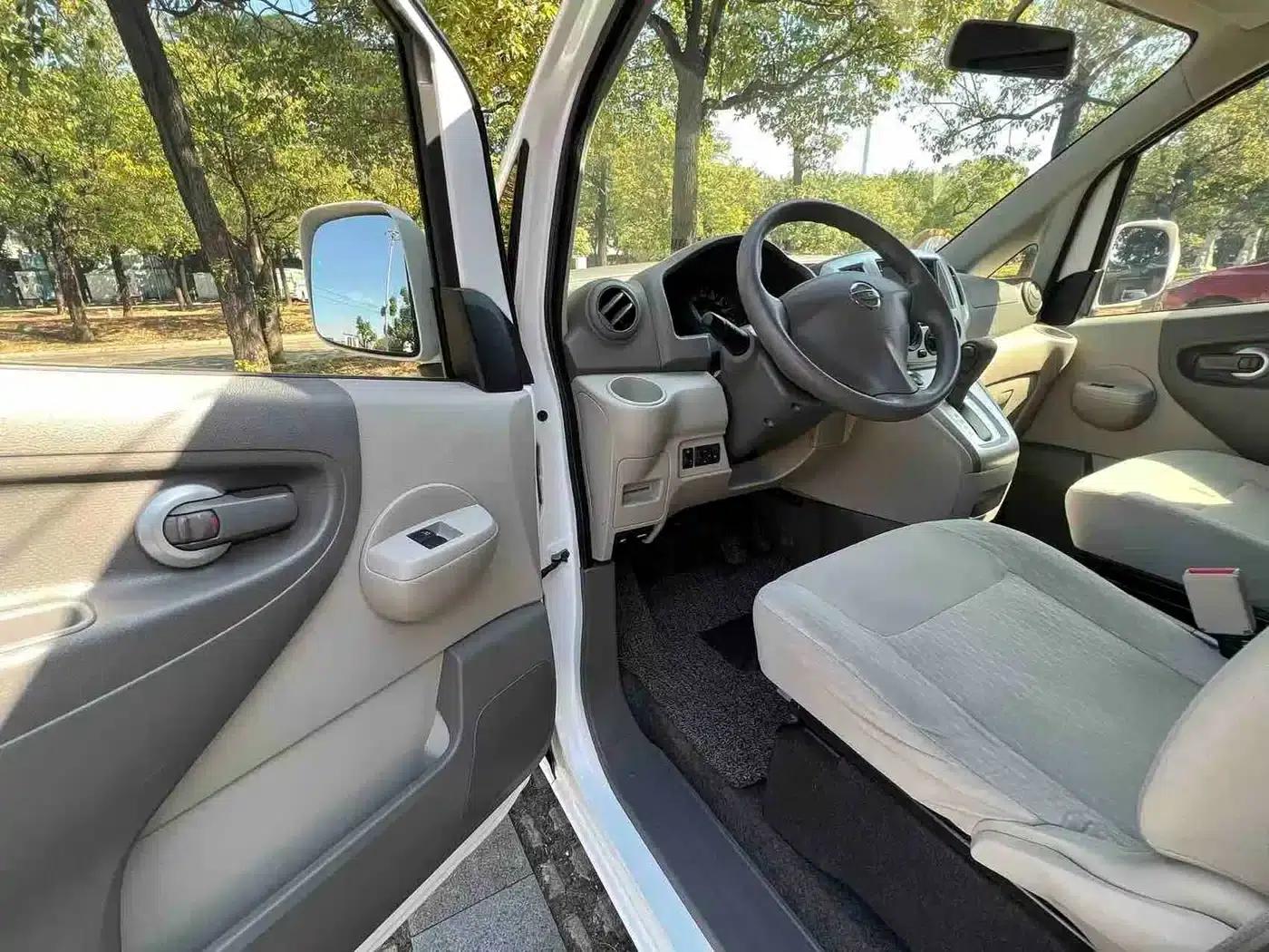 Nissan NV200 2018 1.6L CVT Luxury — миниатюра 10