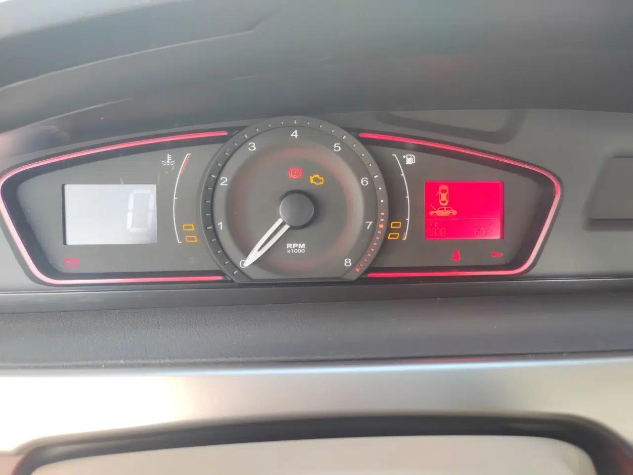 Roewe 550 2010 550S 1.8L Manual - Qiyi Edition — миниатюра 13