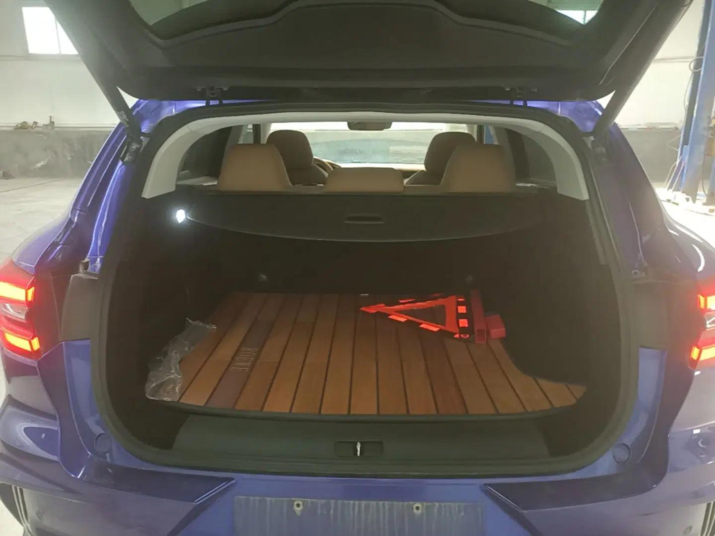 Roewe MARVEL X 2018 All-Wheel-Drive Model — миниатюра 22