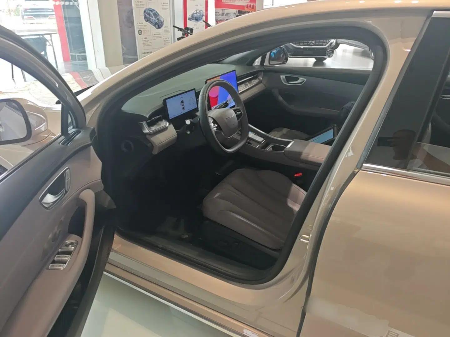 Roewe M7 DMH 2025 Model 160km Premium Version — миниатюра 18