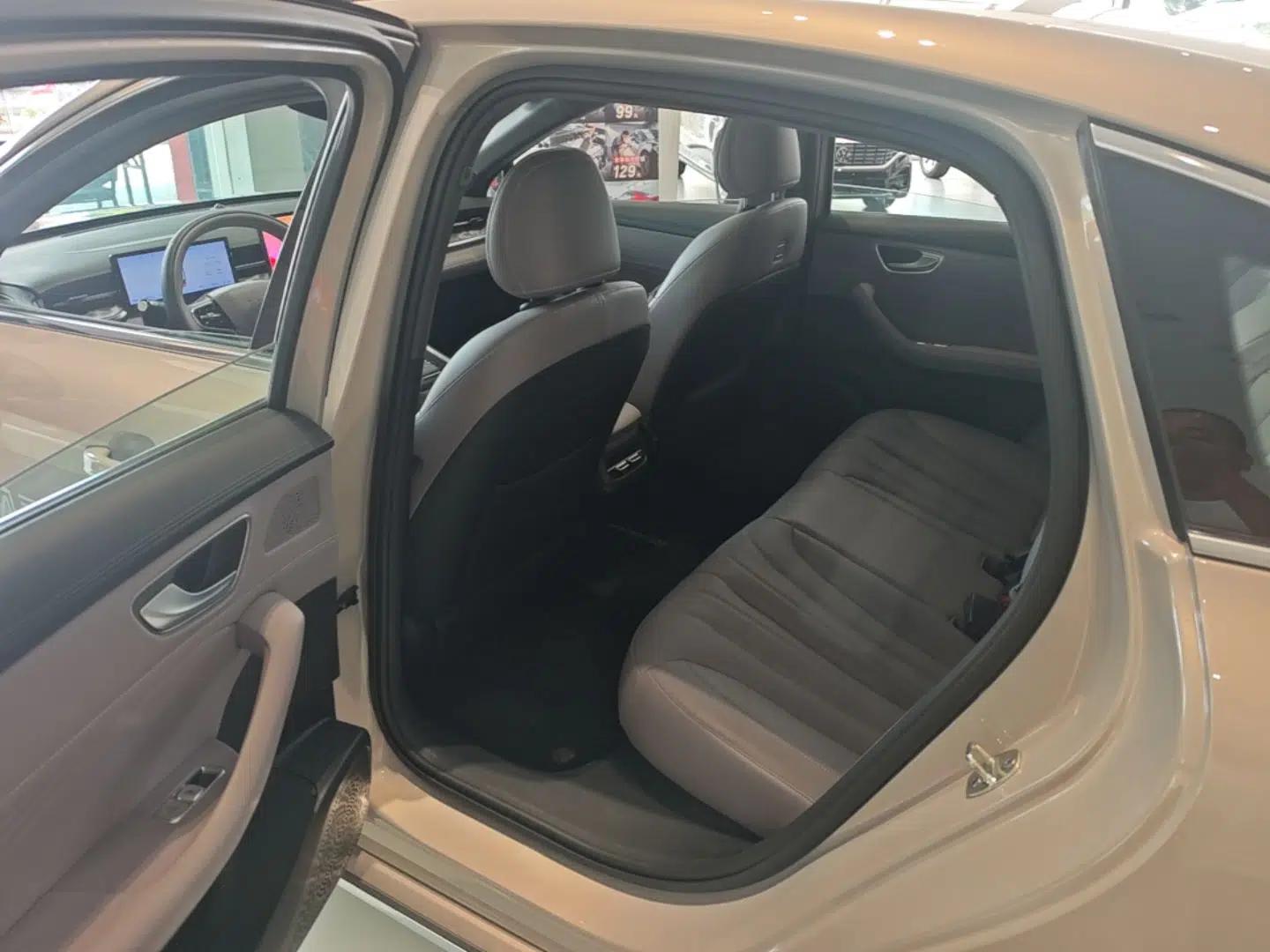 Roewe M7 DMH 2025 Model 160km Premium Version — миниатюра 20