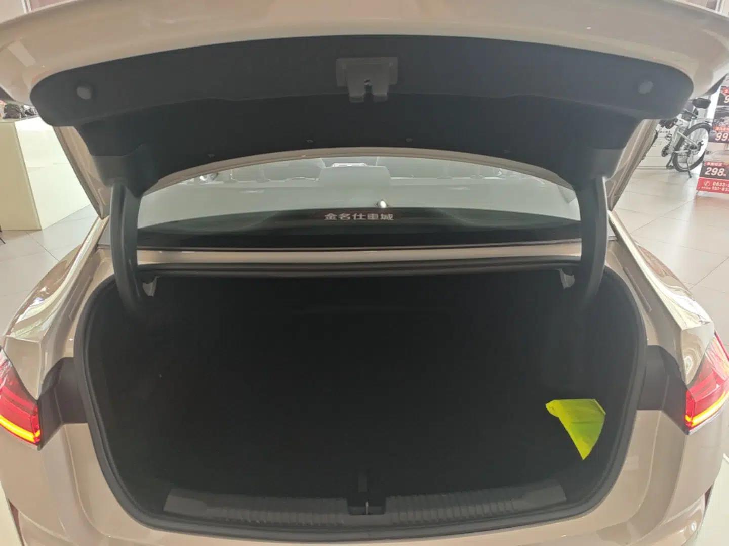 Roewe M7 DMH 2025 Model 160km Premium Version — миниатюра 22