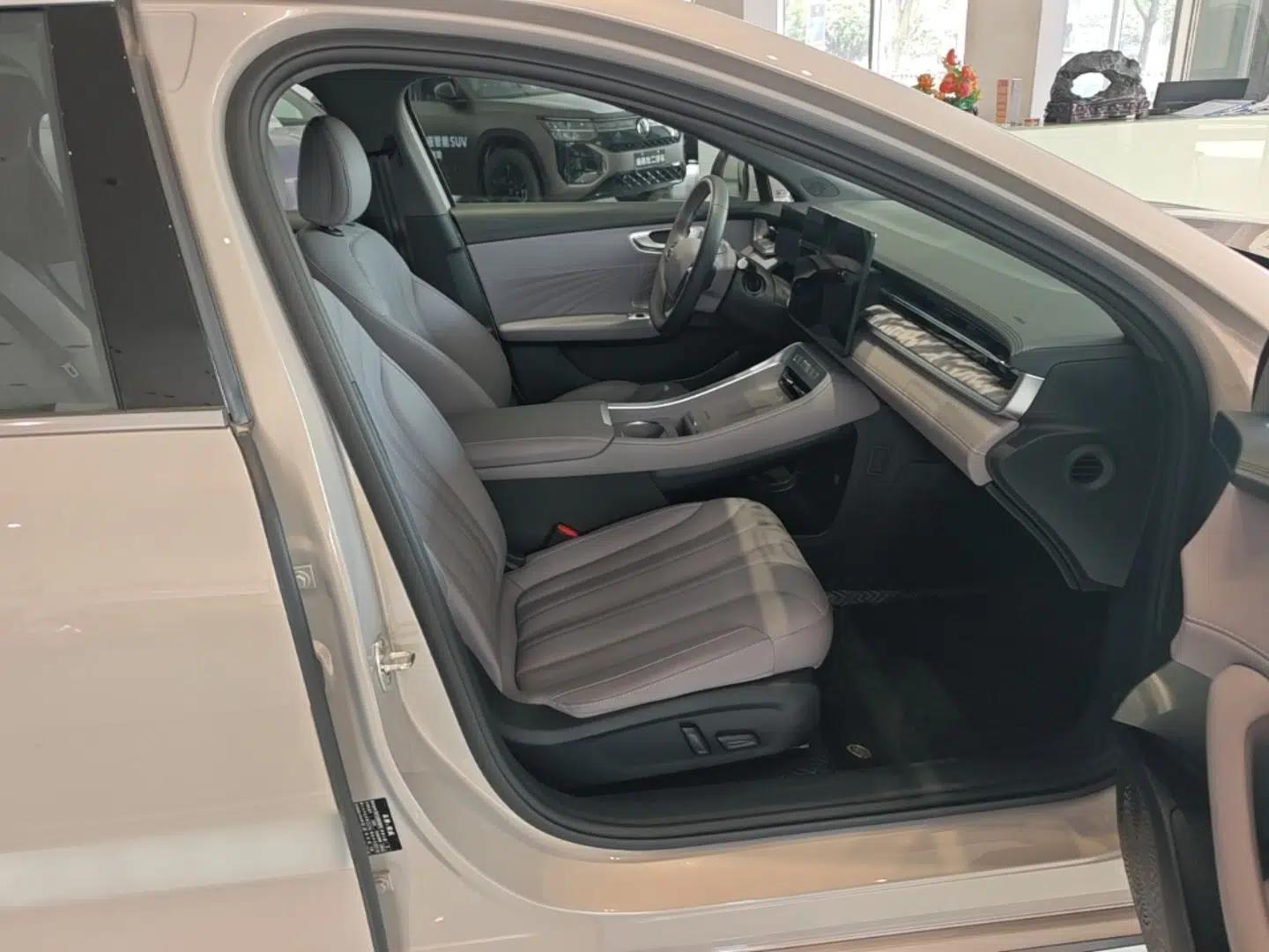 Roewe M7 DMH 2025 Model 160km Premium Version — миниатюра 23