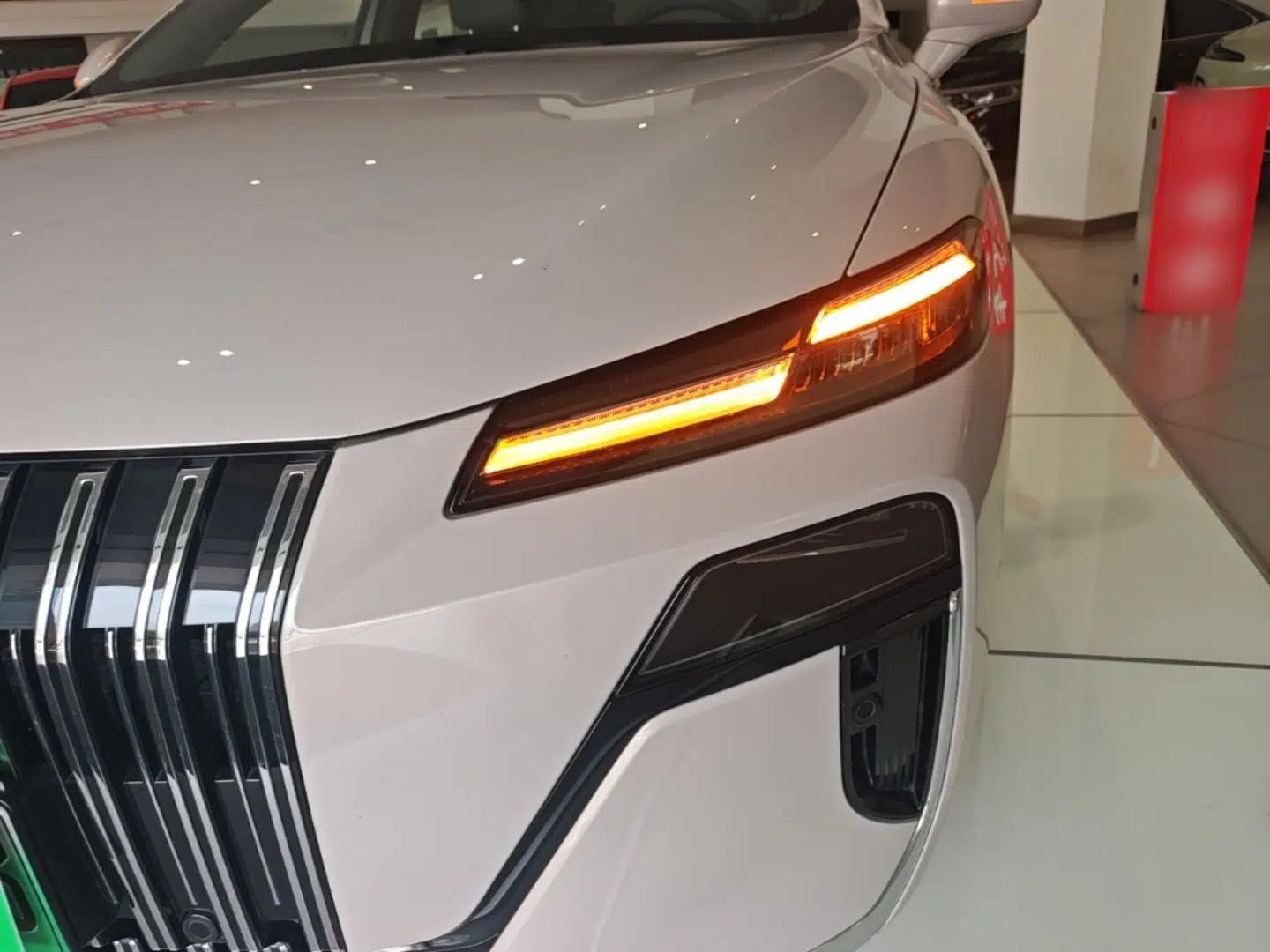 Roewe M7 DMH 2025 Model 160km Premium Version — миниатюра 9