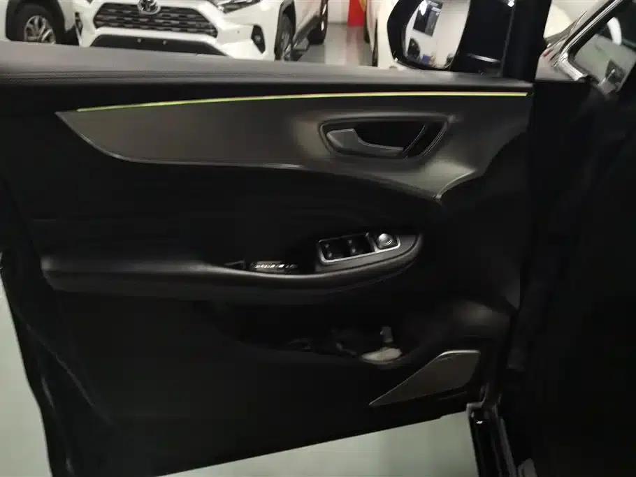 Roewe iMAX8 2021 400TGI Supreme Series Premium Edition — миниатюра 7