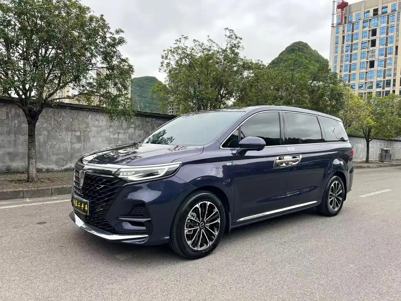 Roewe iMAX8 2021 400TGI Flagship Edition — миниатюра 1