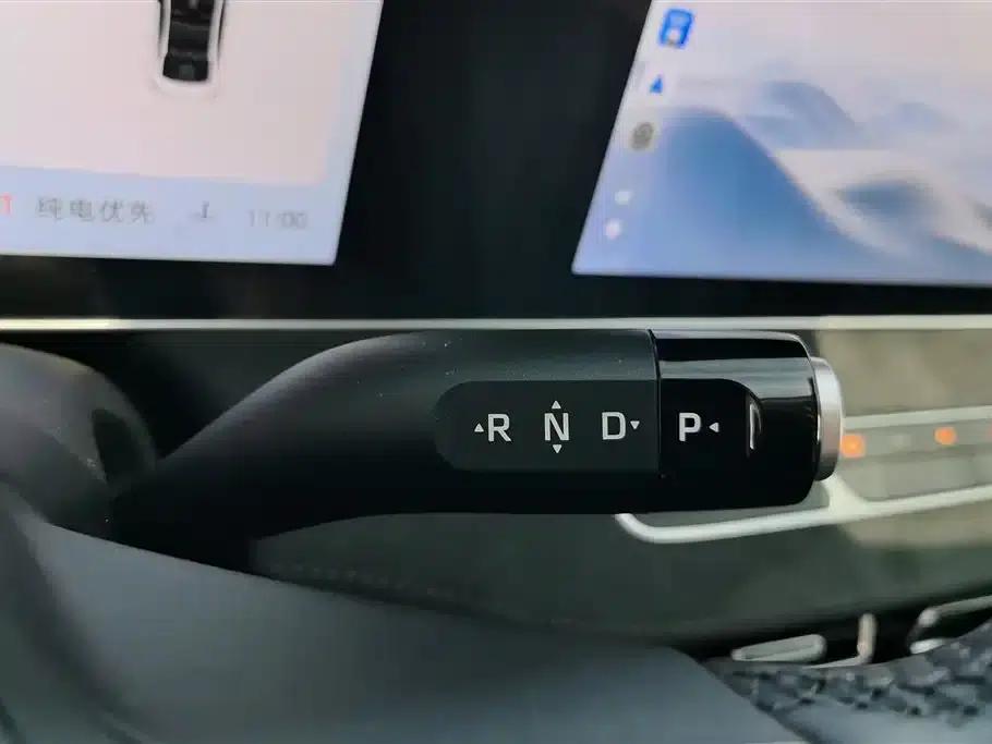 Roewe D7 2023 DMH 125km Flagship Edition — миниатюра 16