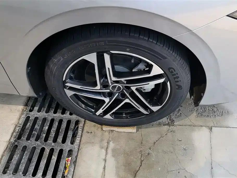 Roewe D7 2023 DMH 125km Flagship Edition — миниатюра 6