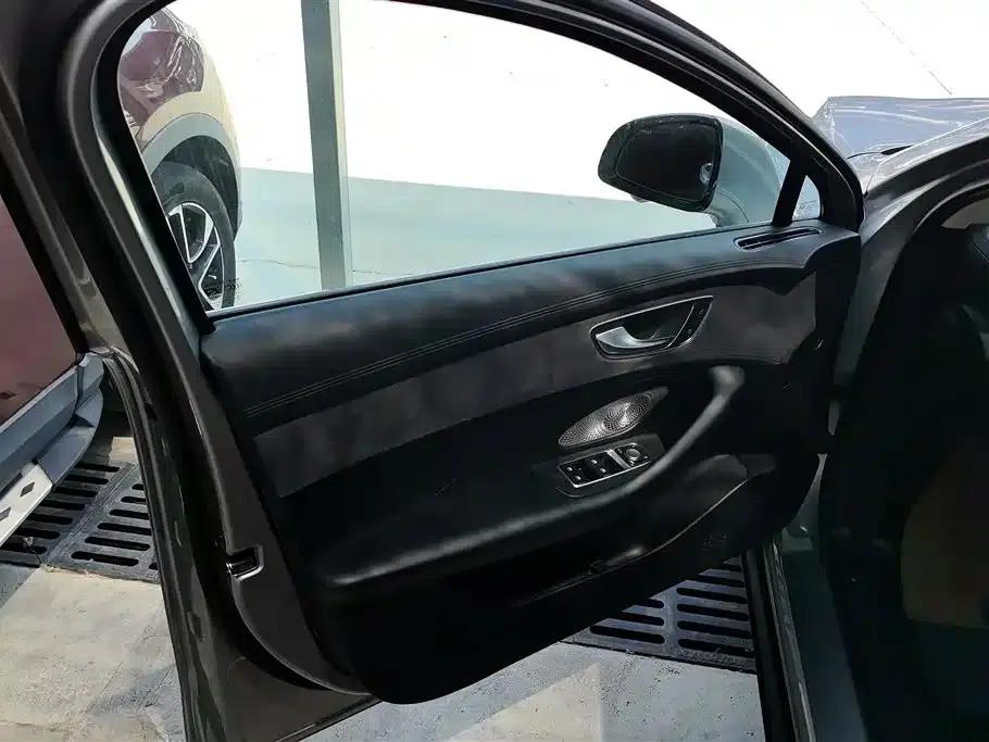 Roewe D7 2023 DMH 125km Flagship Edition — миниатюра 7