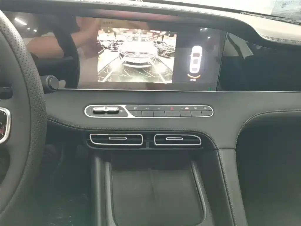Roewe D7 2025 DMH 125km World Champion Edition — миниатюра 13