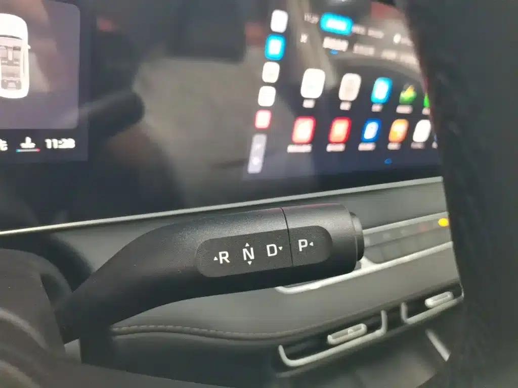 Roewe D7 2025 DMH 125km World Champion Edition — миниатюра 14