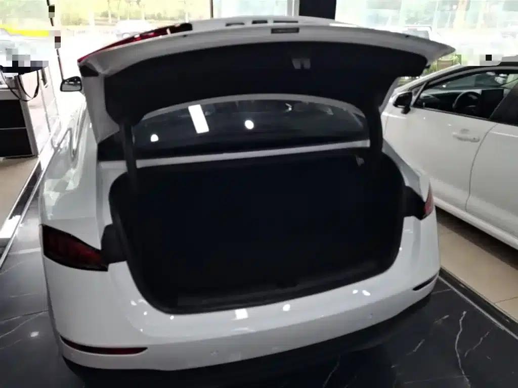Roewe D7 2025 DMH 125km World Champion Edition — миниатюра 19