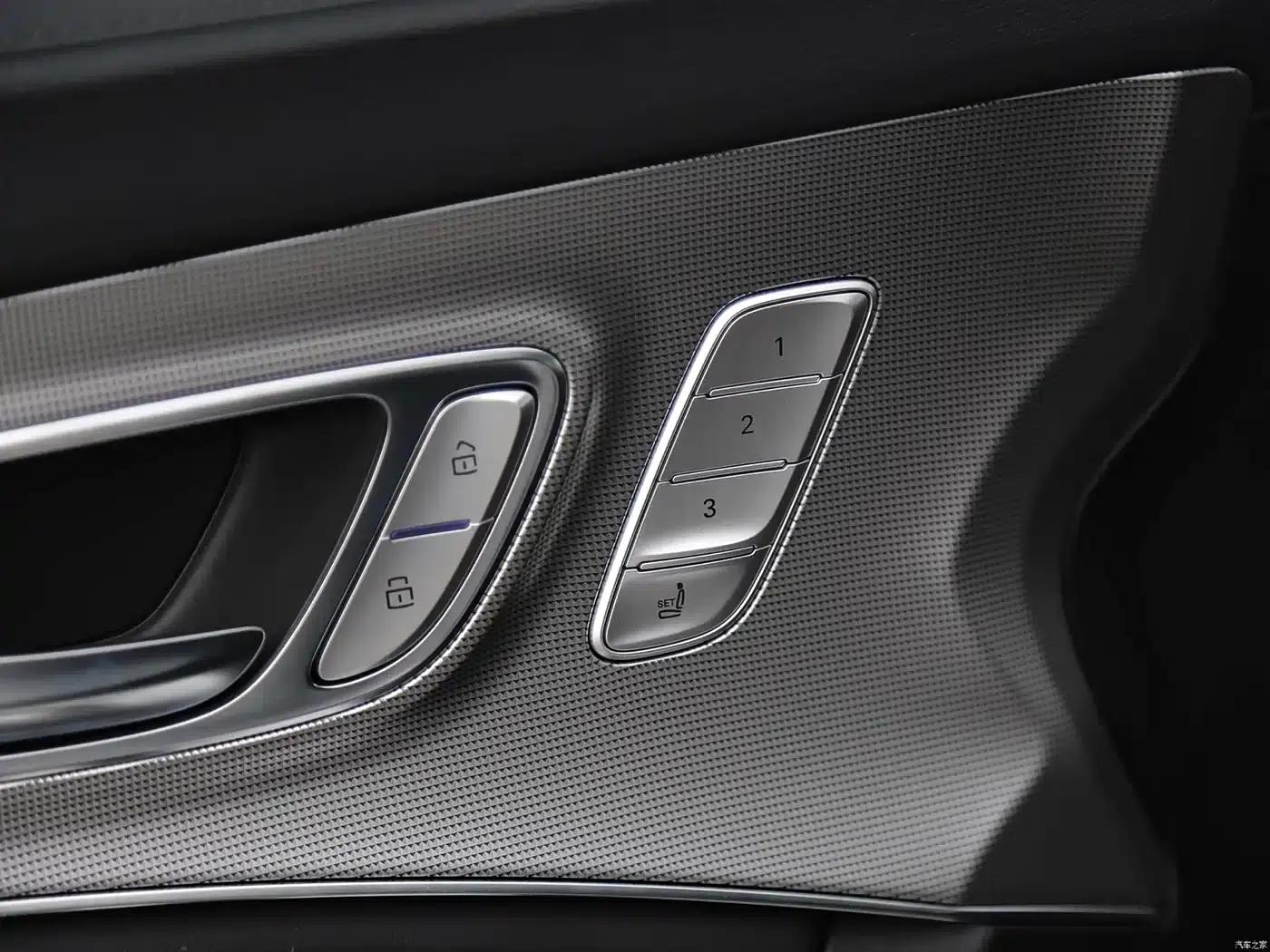 Roewe RX5 MAX 2019 300TGI Automatic Intelligent Cockpit Luxury Edition — миниатюра 9