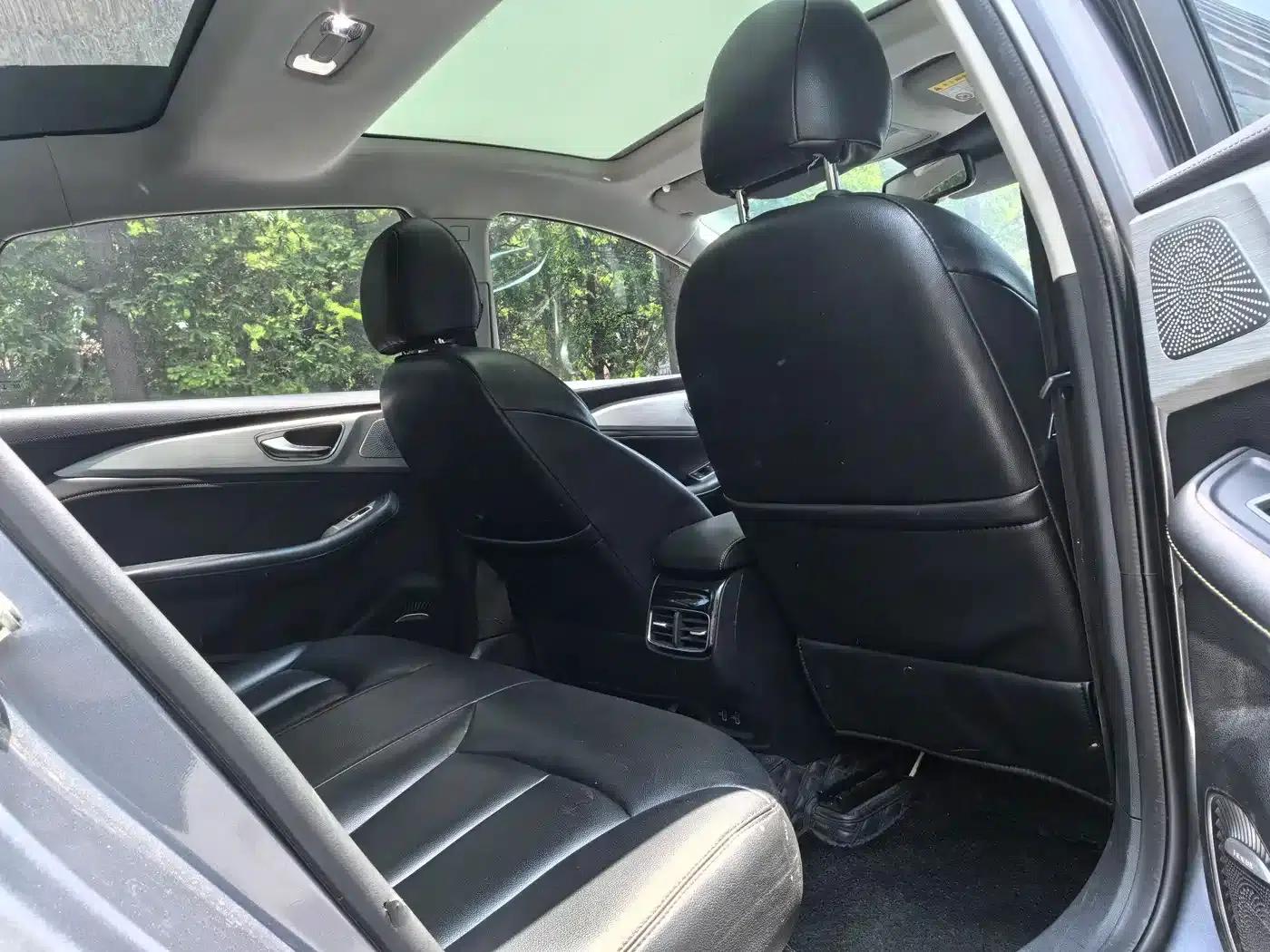 Roewe i6 MAX 2020 300TGI Automatic Cool Panoramic Sunroof Edition — миниатюра 5