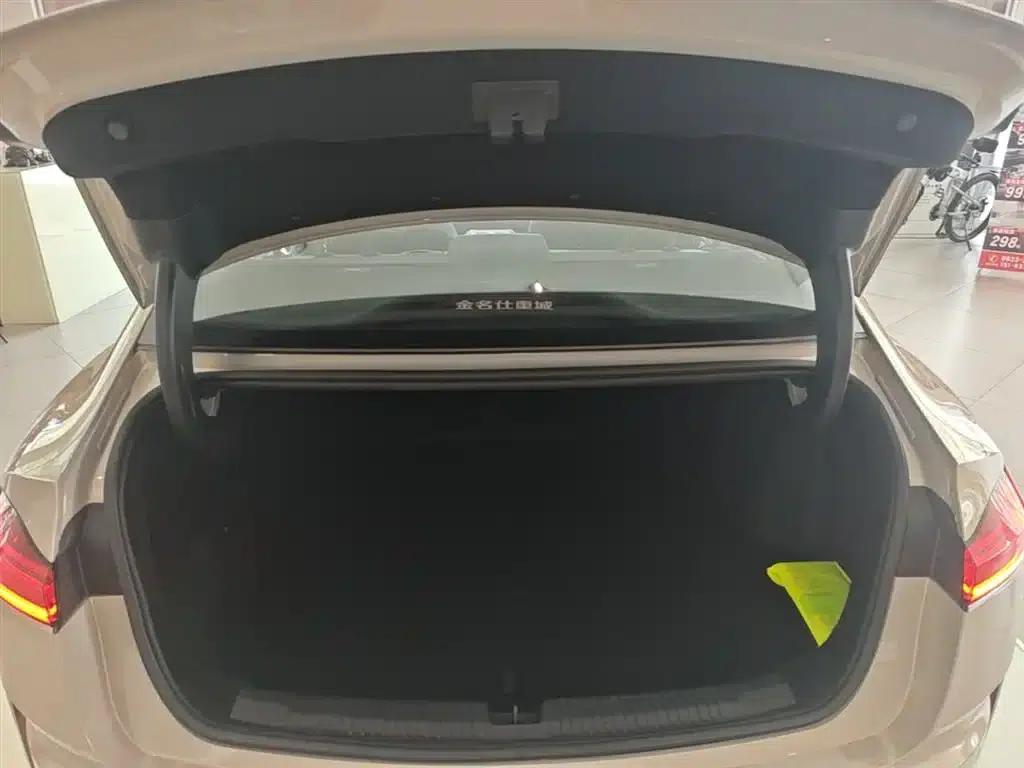 Roewe M7 DMH 2025 160km Premium Edition — миниатюра 19