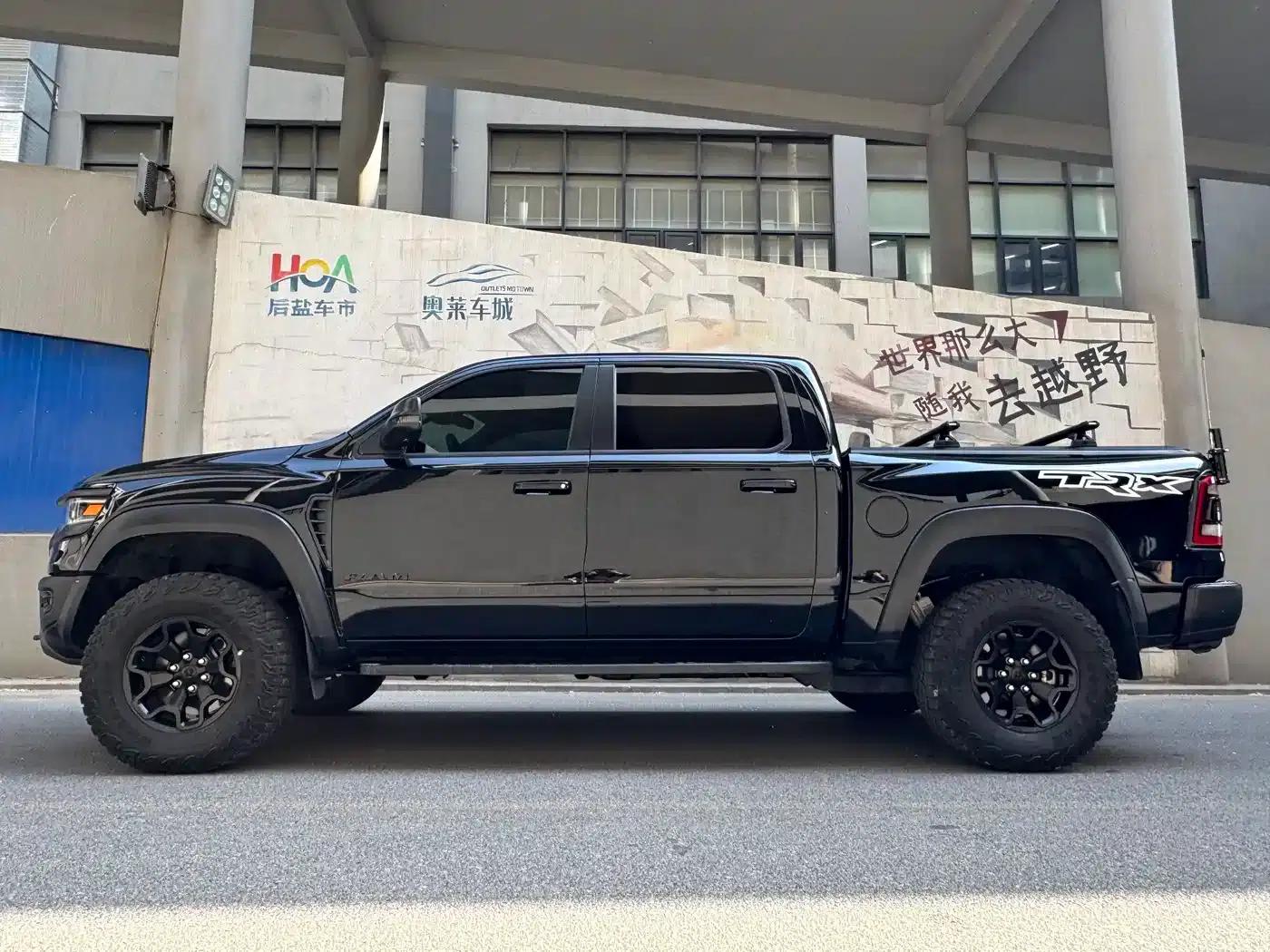 RAM Trucks Tyrannosaurus Rex 2023 6.2T Automatic — миниатюра 3