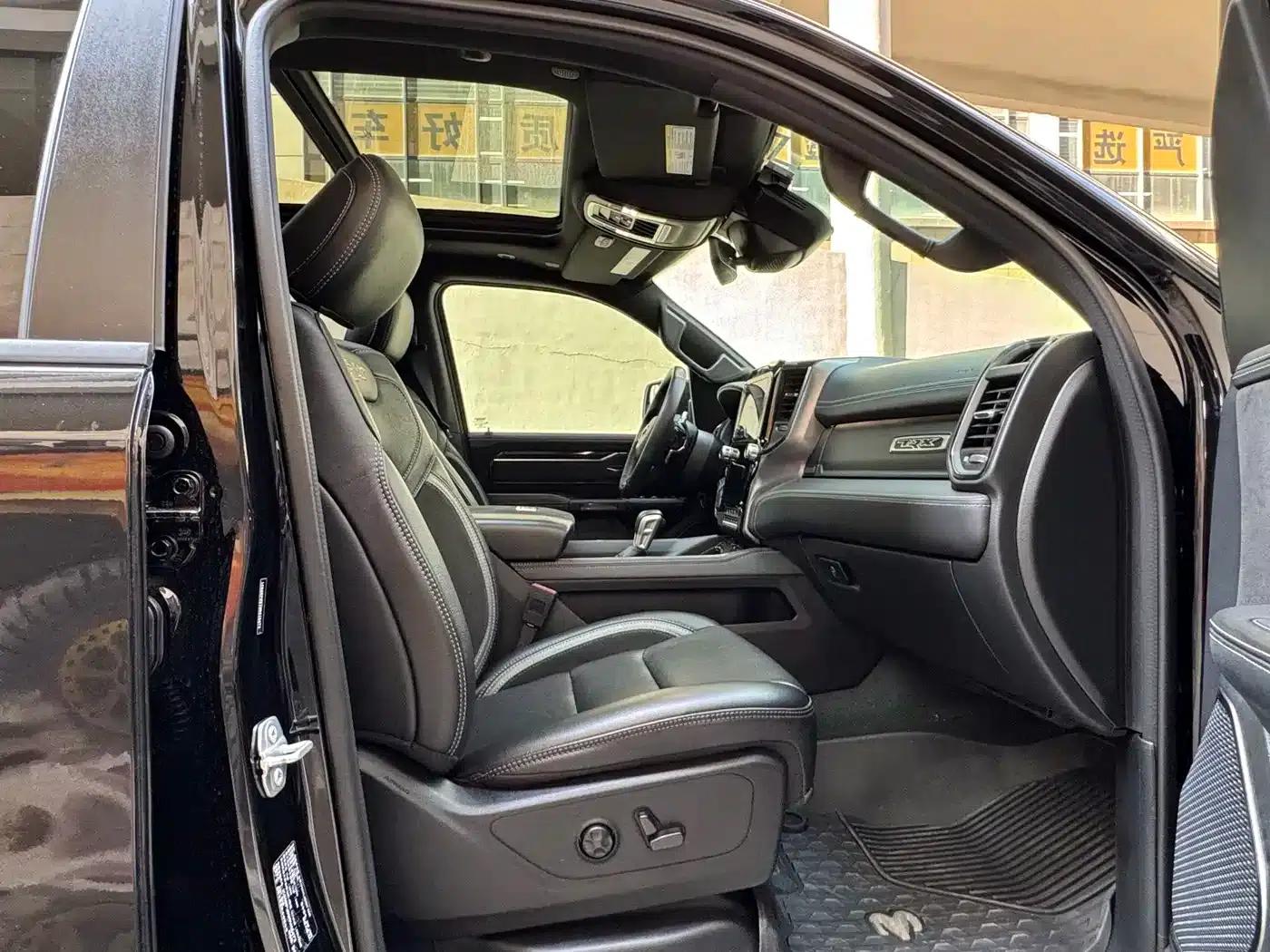 RAM Trucks Tyrannosaurus Rex 2023 6.2T Automatic — миниатюра 10
