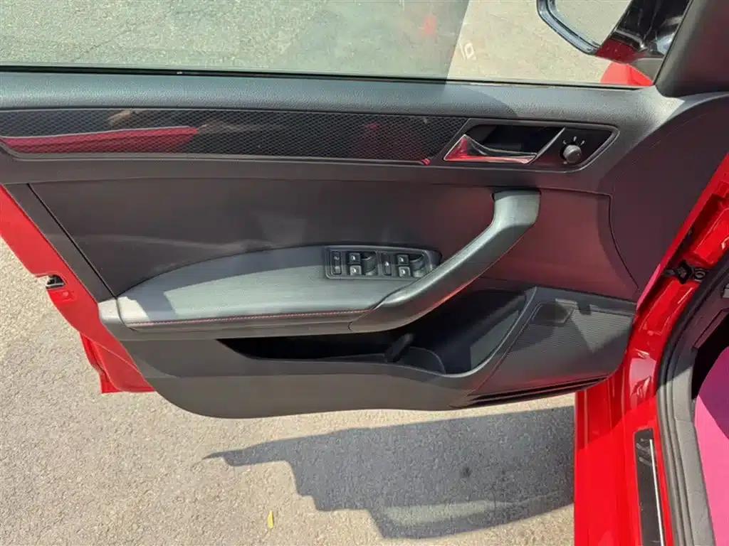 Rapid Spaceback 2016 Facelift 1.6L Automatic Smart Edition — миниатюра 2