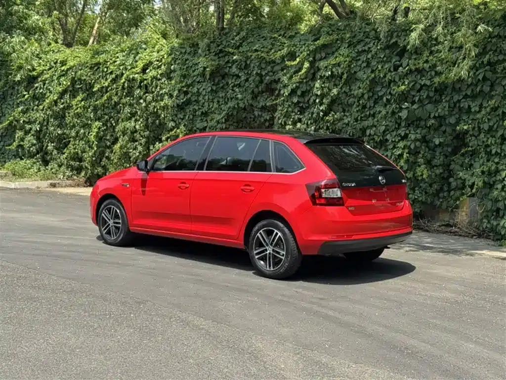 Rapid Spaceback 2016 Facelift 1.6L Automatic Smart Edition — миниатюра 11